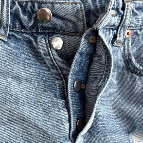 ✨Host pick ✨Fantastic Distressed Denim Shorts - Picture 7 of 10